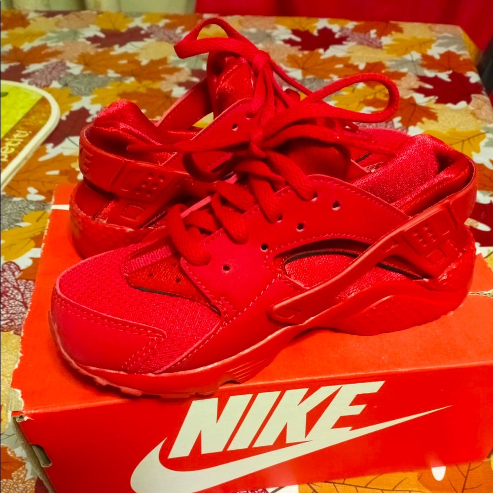 Read huarache kids sneaker